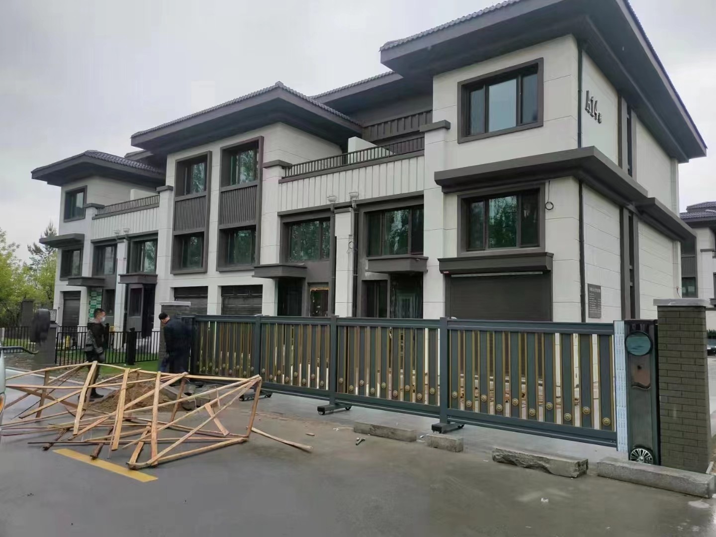 滨湖区伸缩门电话